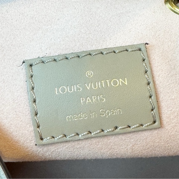 Louis Vuitton | Montsouris Backpack - Picture 11 of 16